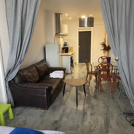 Studio Refait A Neuf Depuis L'annee Derniere Quartier Gare Appartamento